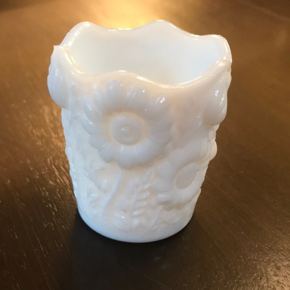 Milk Glass Mini Vase/Votive Holder w/Daisy Pattern - Picture 3 of 12